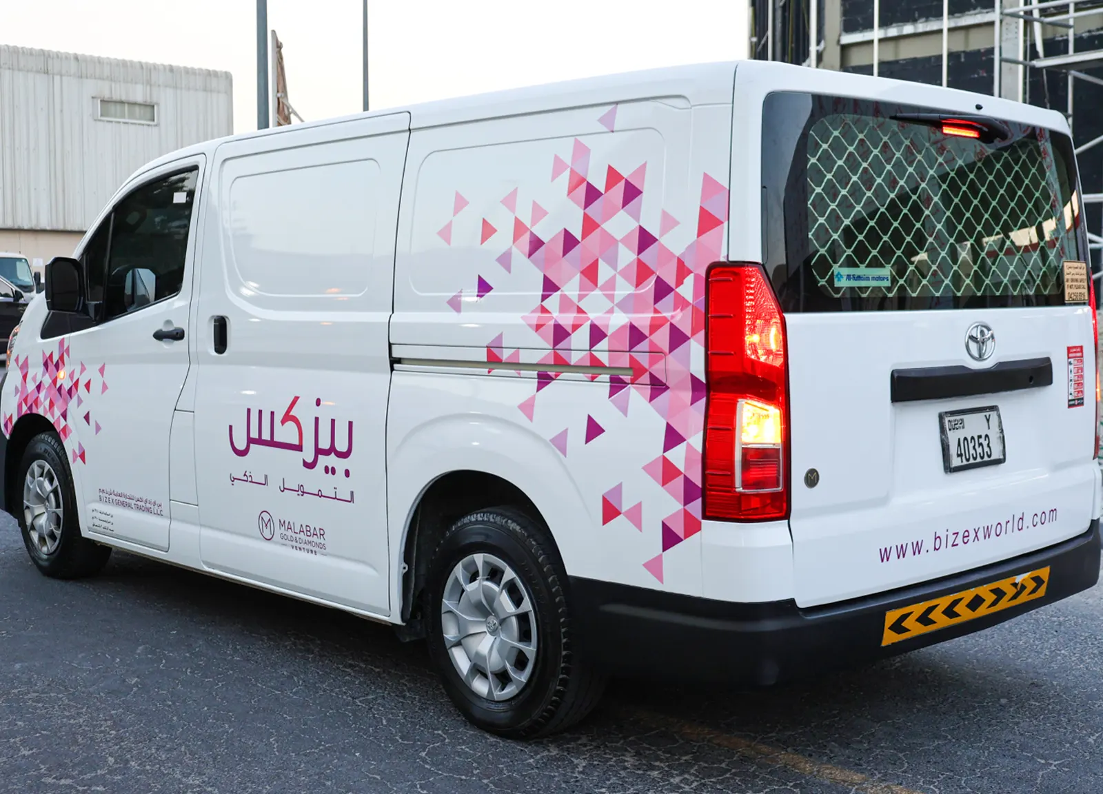 vehicle graphics, vehicle branding dubai