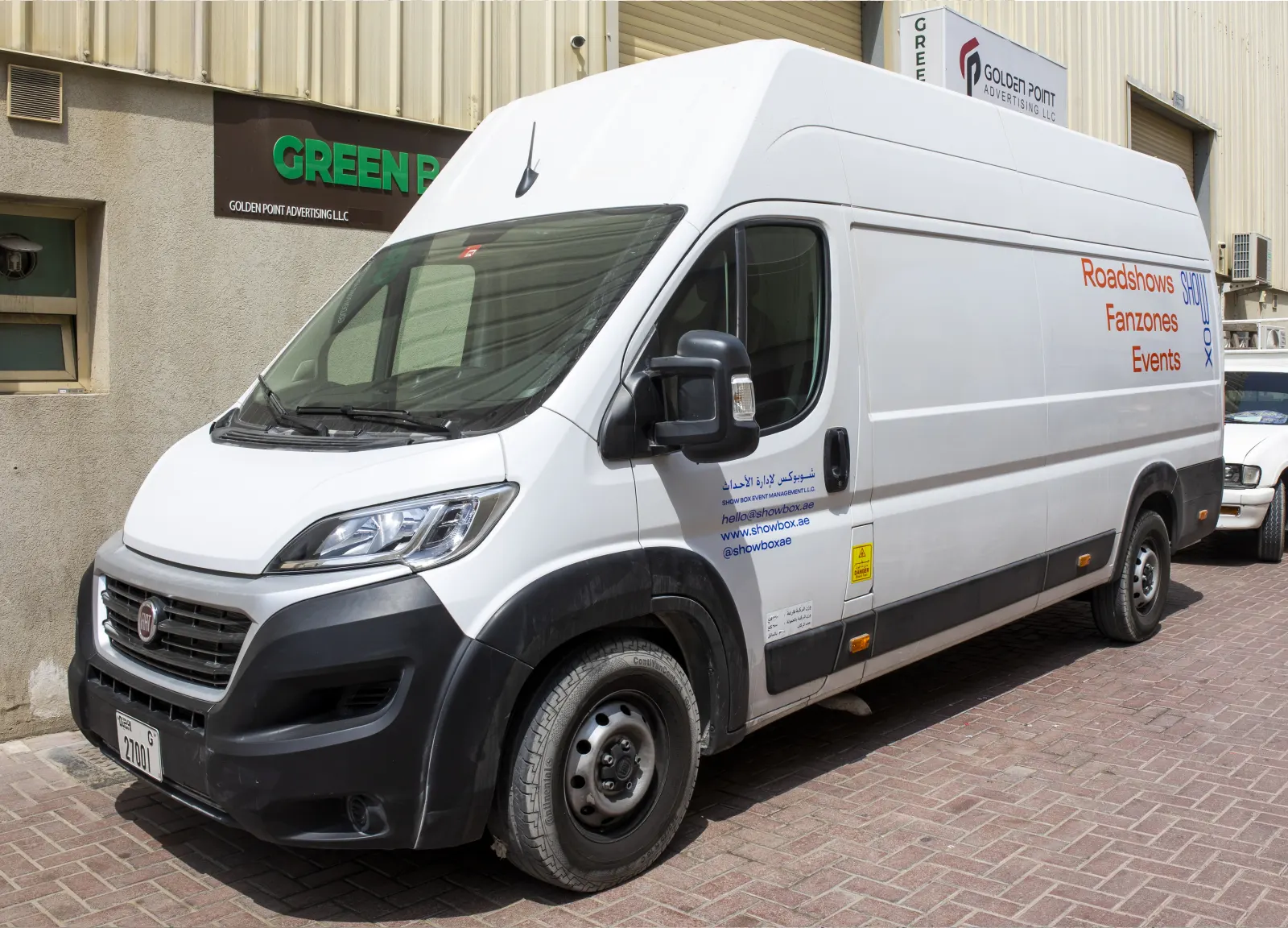 vehicle graphics, vehicle branding dubai